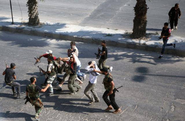 皇冠足球注册_阿萨德阵营成功伏击皇冠足球注册,给朱拉尼一记下马威,伊朗精锐齐出对叙摊牌