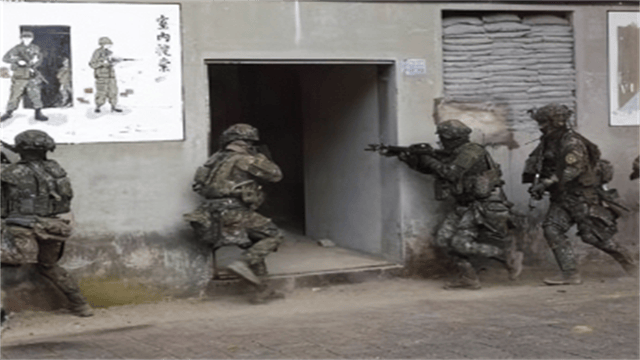 皇冠足球注册_解放军亮出35克无人机皇冠足球注册,轻松装进口袋,却能让台湾巷战梦破灭