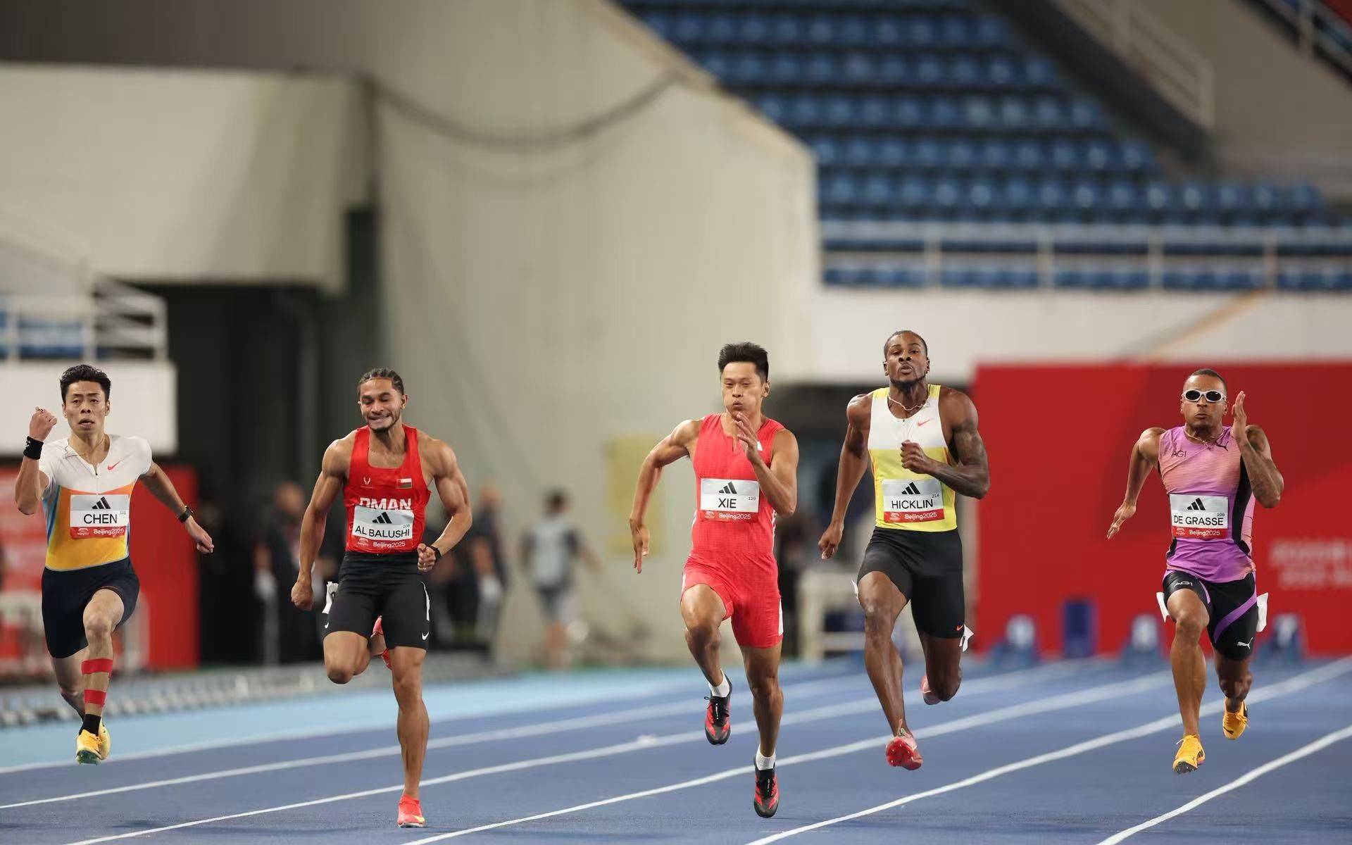 奥斯特桑斯vs卡马亚_0.05秒之差无缘百米飞人大战奖牌奥斯特桑斯vs卡马亚，谢震业通过洲际赛调整状态