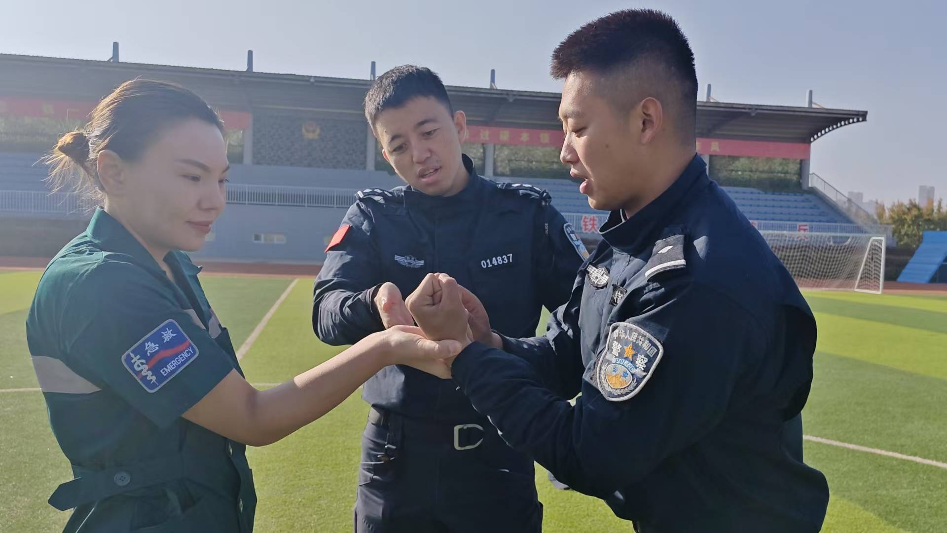 信用网皇冠申请注册
_双向赋能提能力 警医联动护平安