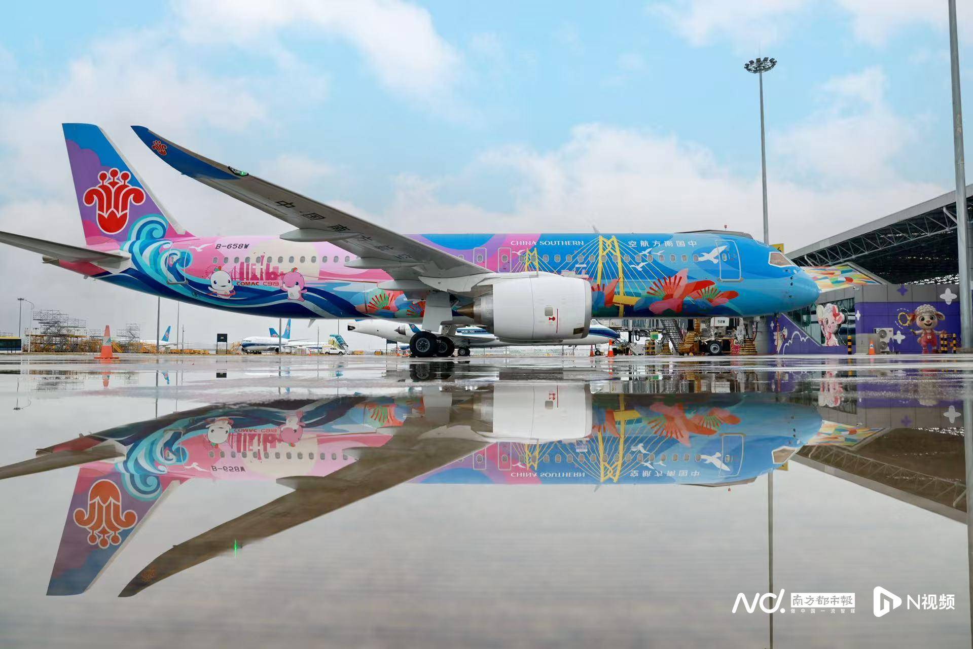 欧冠决赛
_广州白云机场起飞欧冠决赛
!国内首架C919全运会主题彩绘机首航