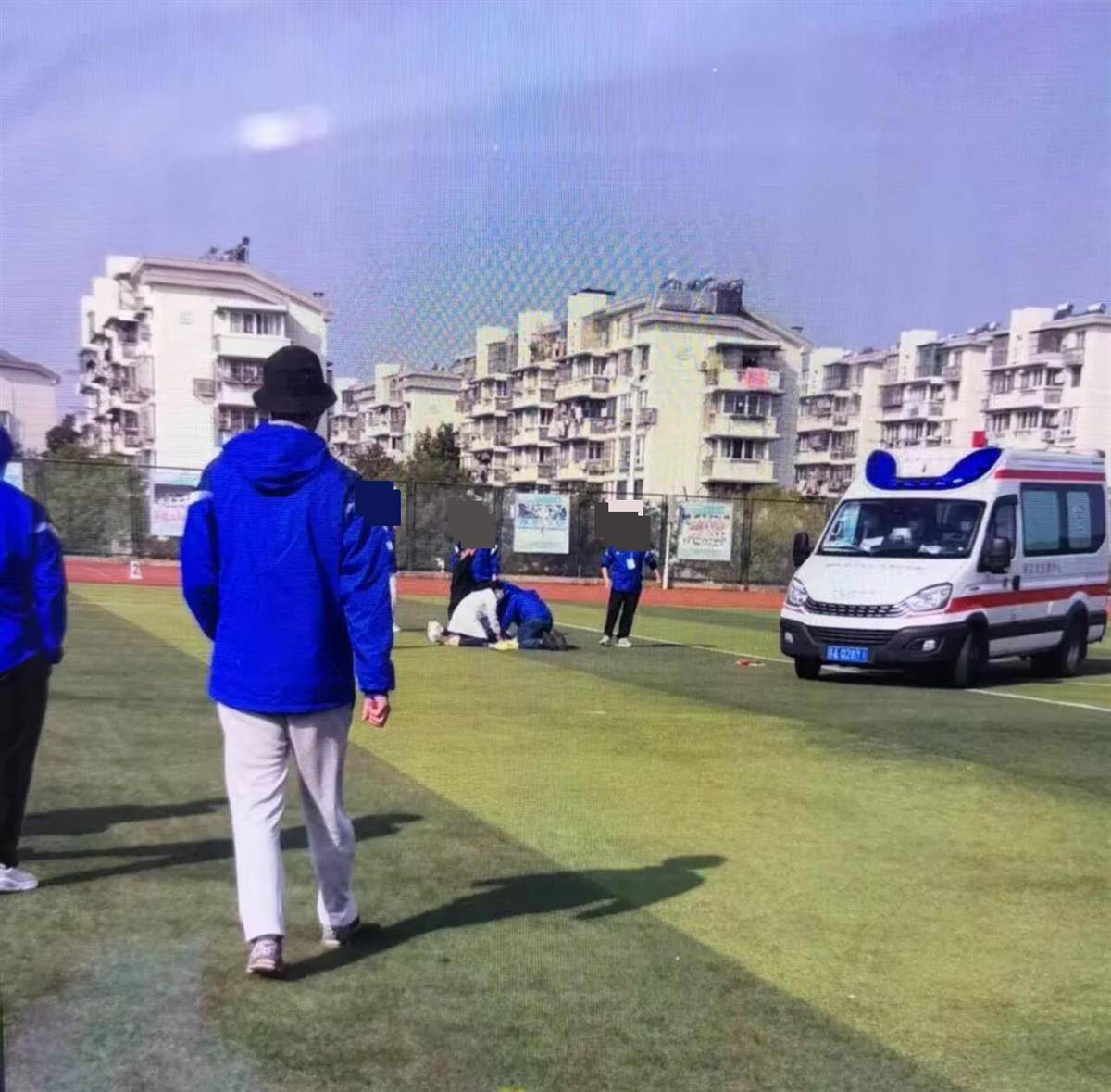 皇冠信用网会员开户
_南京一学生在运动会上跑200米时倒地去世皇冠信用网会员开户
，官方：深感痛心，已与亲属沟通妥善处理